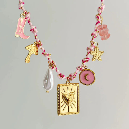 Collier pendentif rose poudré